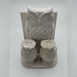 Grasslands Road Cream Owl Napkin, Salt and Pepper Set‎